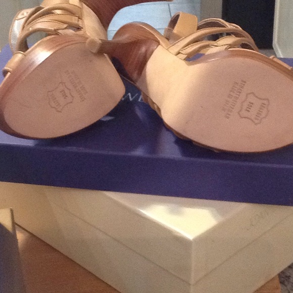 Stuart Weitzman - Picture 2 of 3